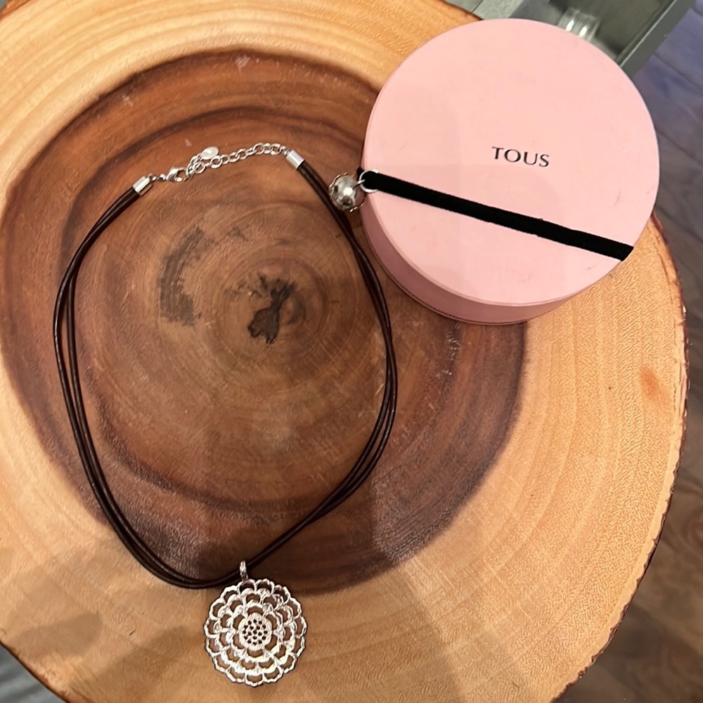 Excellent condition TOUS necklace leather and silver